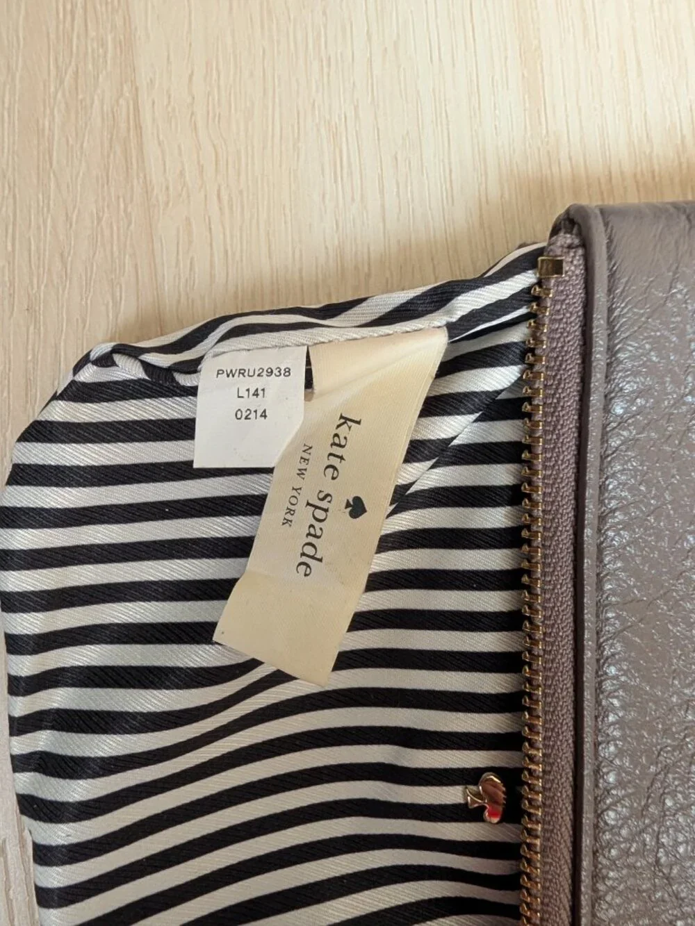 Kate Spade New York Cobble Hill Bee Pebbled Leather Warm Taupe Wristlet Wallet